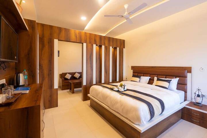 Room 7 of 32