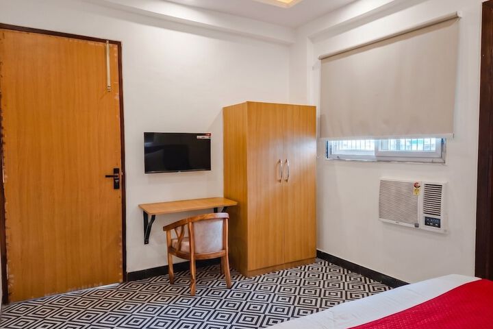Room 13 of 27