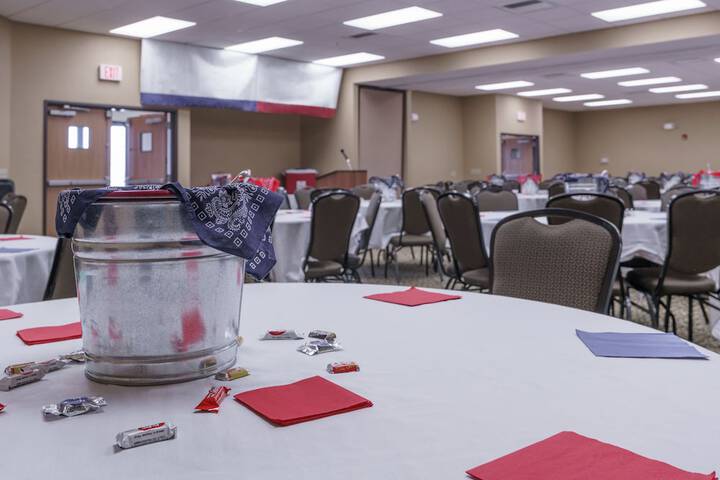 Ballroom/Hall 16 of 22