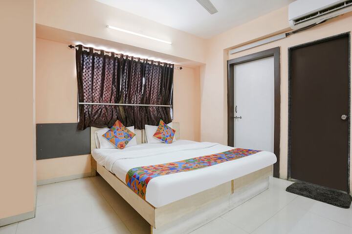 Room 9 of 33