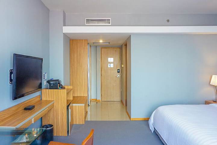 Room 15 of 68