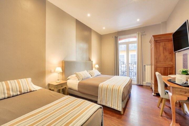 Room 4 of 15