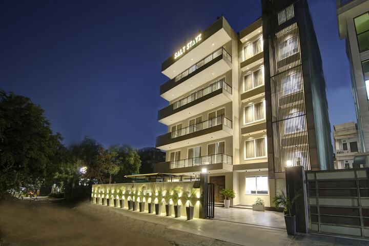 Saltstayz Select – Near Sohna Road City Center