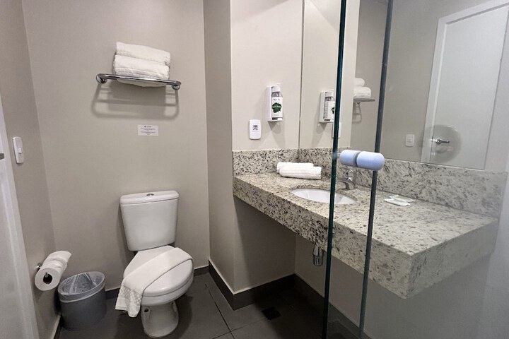 Room 15 of 33