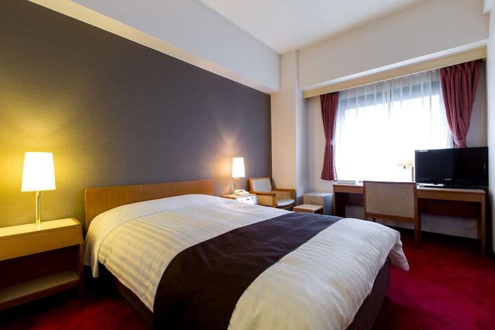 Room 11 of 28