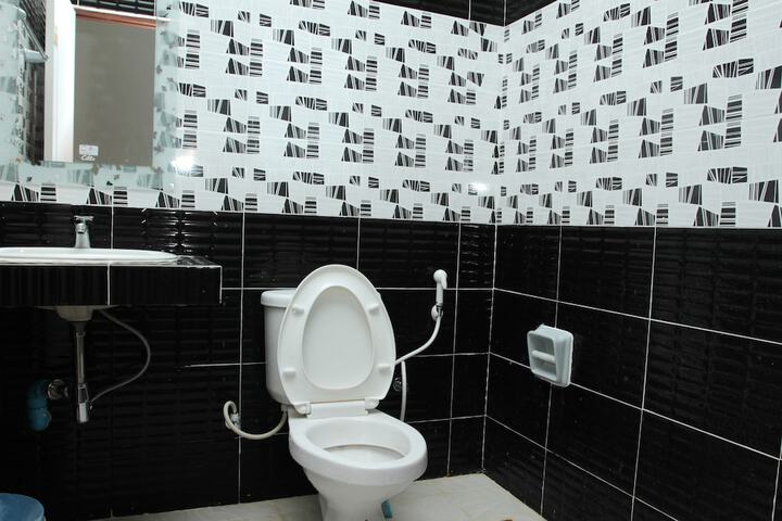 Room 8 of 17