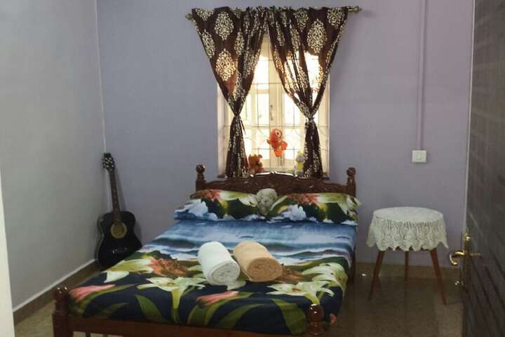 Room 4 of 16