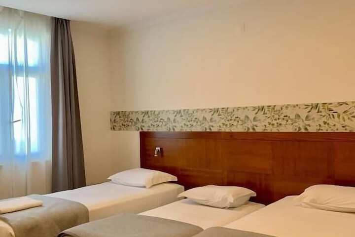 Room 3 of 16