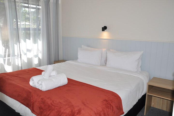 Room 12 of 80