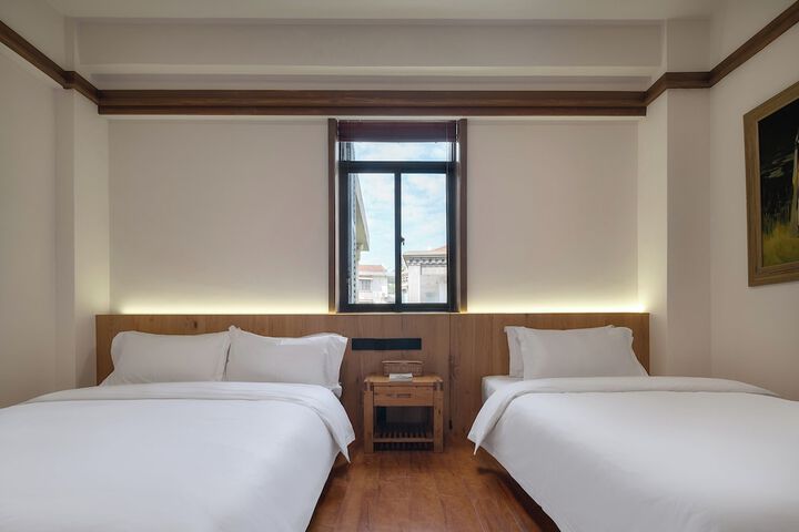 Room 33 of 85