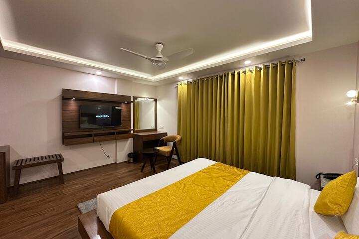 Room 8 of 38