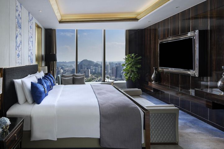 Room 18 of 93