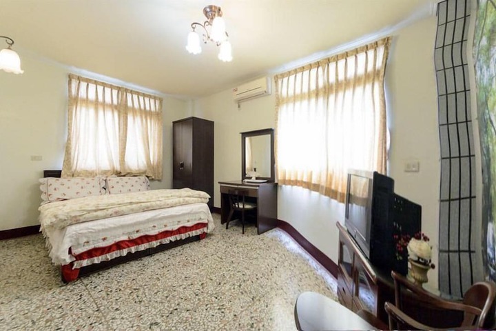Room 11 of 19