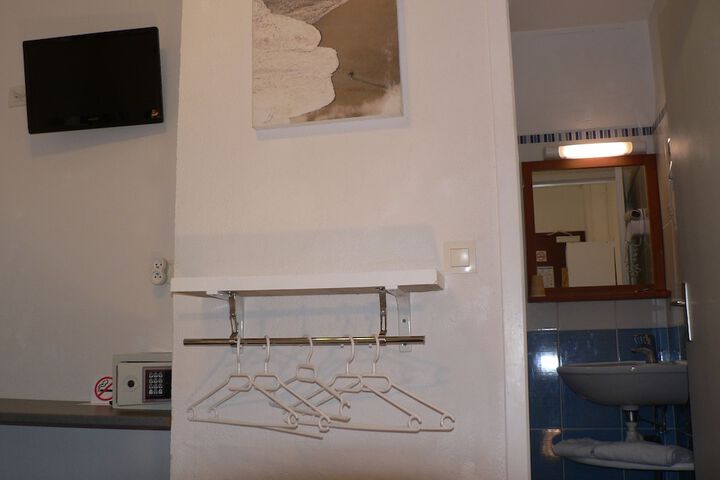 Room 5 of 31
