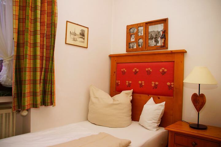 Room 12 of 79
