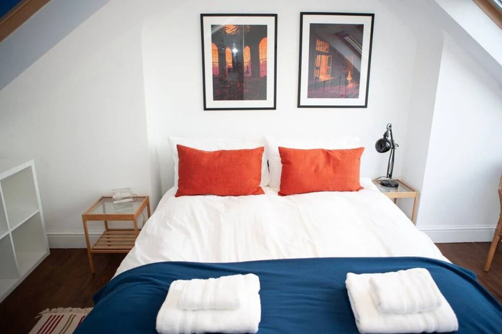Room 4 of 14