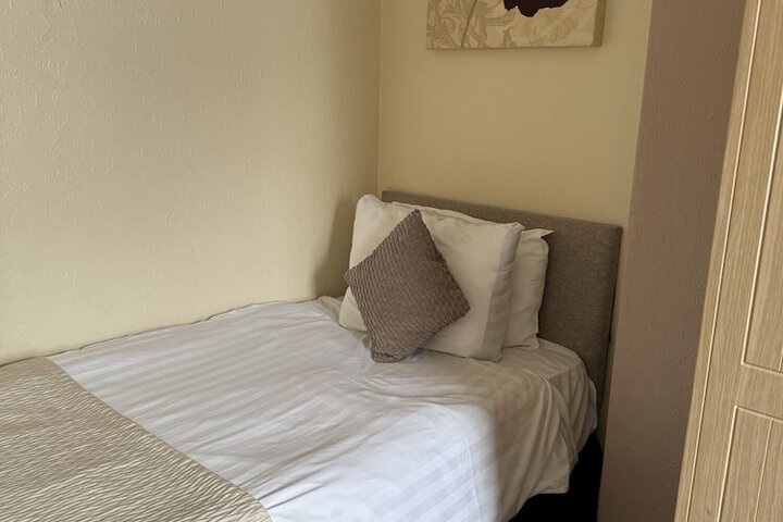Room 7 of 28