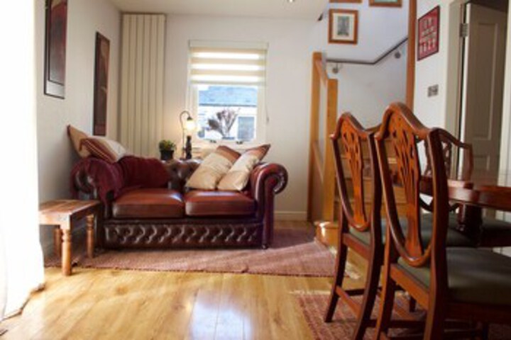 2 Bedroom House With Free Parking
