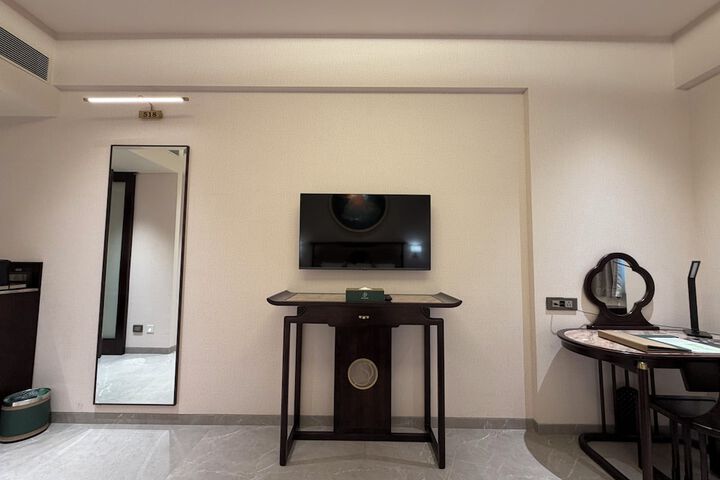 Room 2 of 13