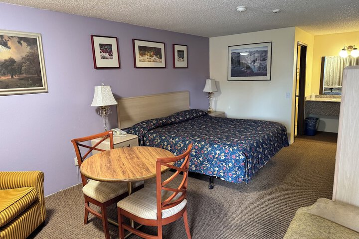 Room 5 of 18