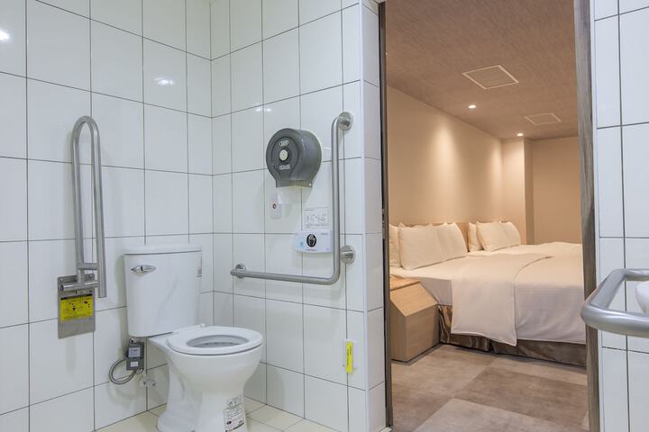 Room 84 of 128