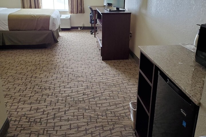 2 Queen Guest Room (15 of 16)