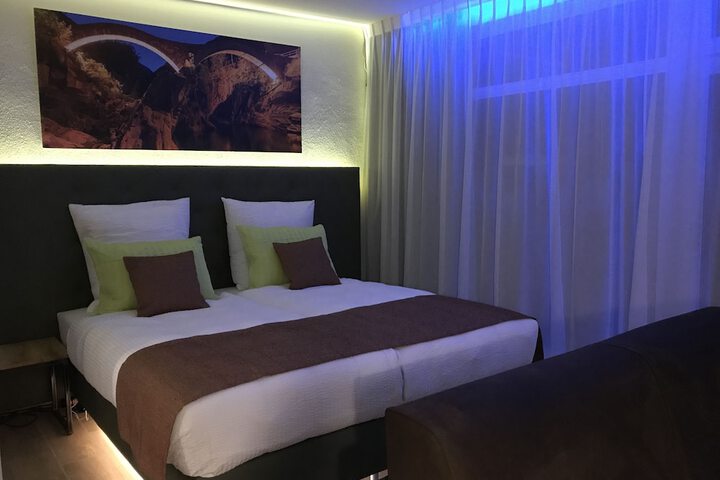 Room 44 of 106