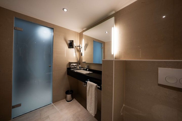 Room 41 of 77