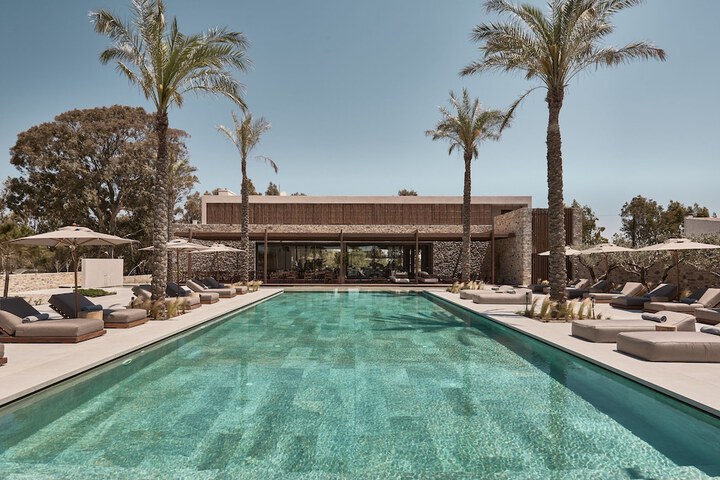 Pool 93 of 166