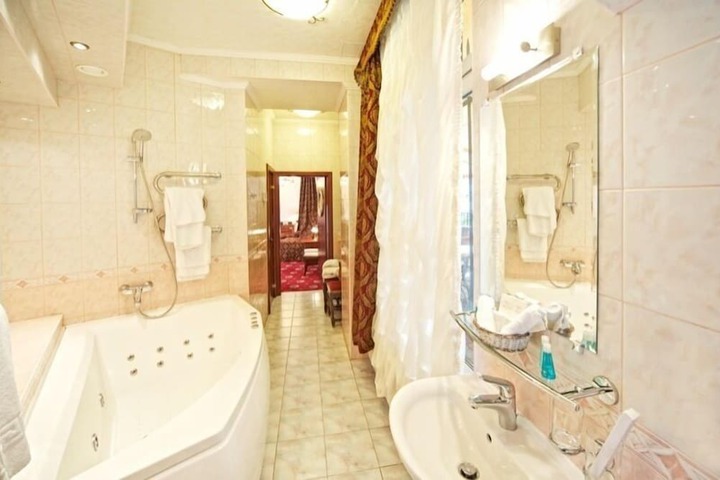 Room 52 of 84