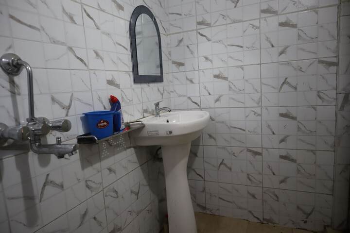 Room 10 of 26
