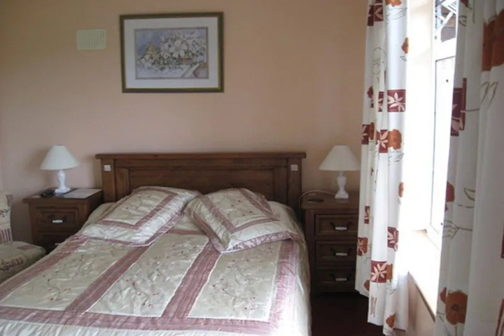 Room 5 of 10