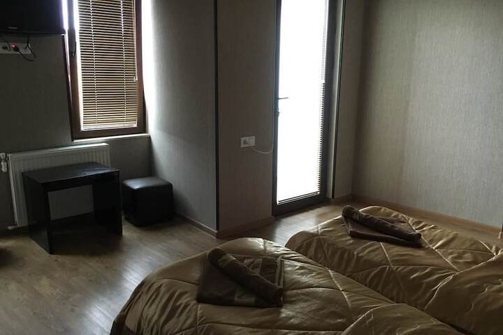 Room 7 of 33