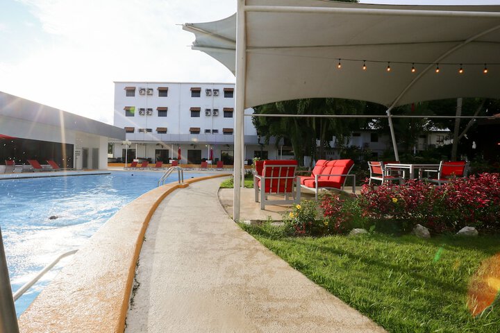 Pools & Facilities