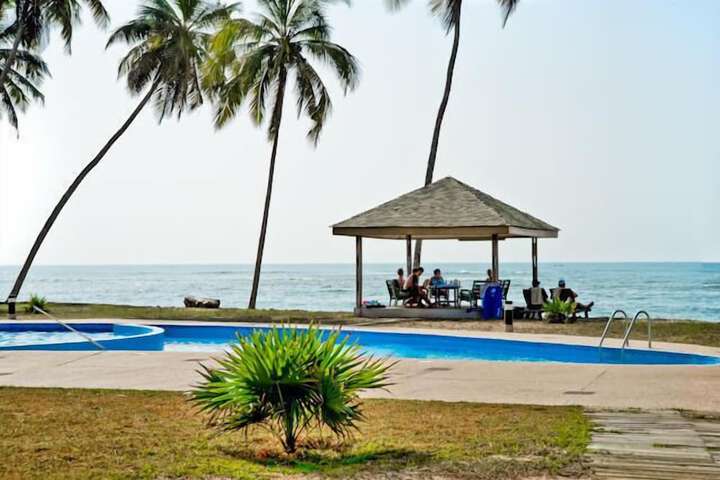 Hotel Pool
