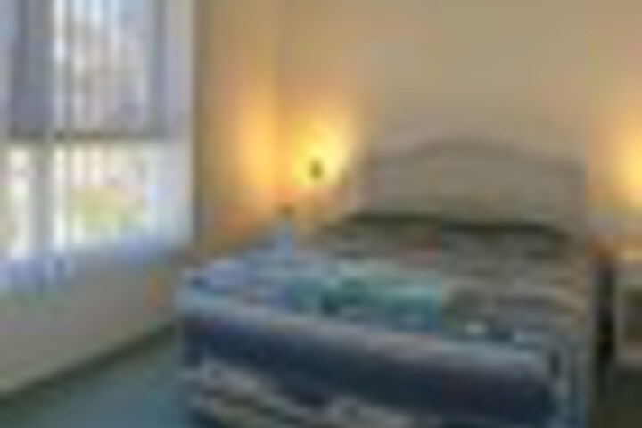 Room 14 of 33
