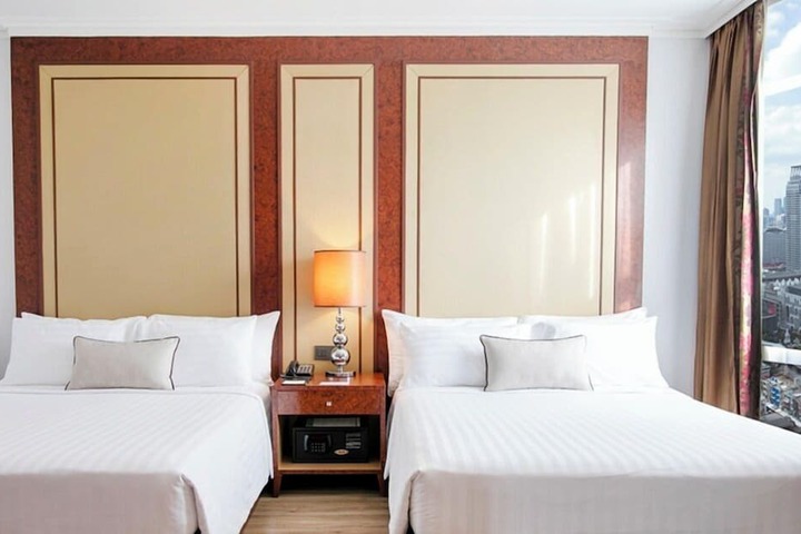 Room 13 of 77