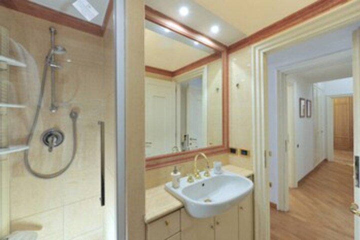 Room 4 of 28