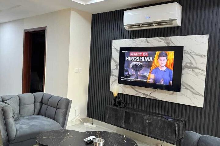 Room 3 of 7