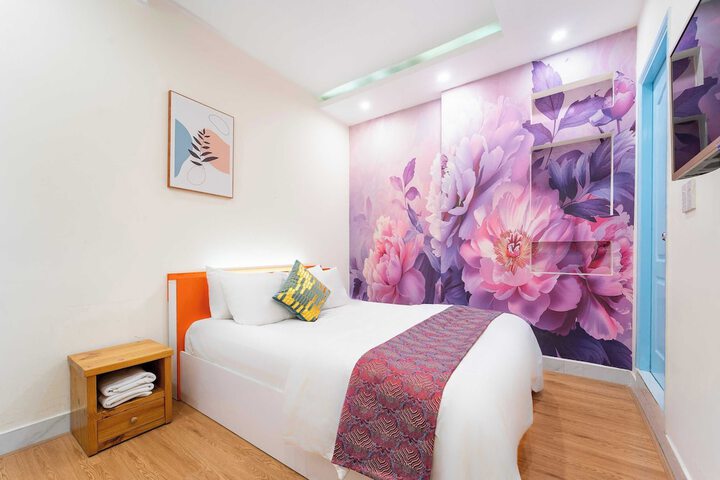 Room 18 of 33