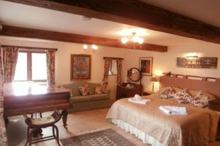 Room 9 of 18