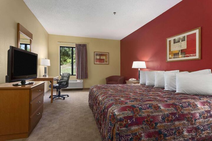 1 King Bed (3 of 8)
