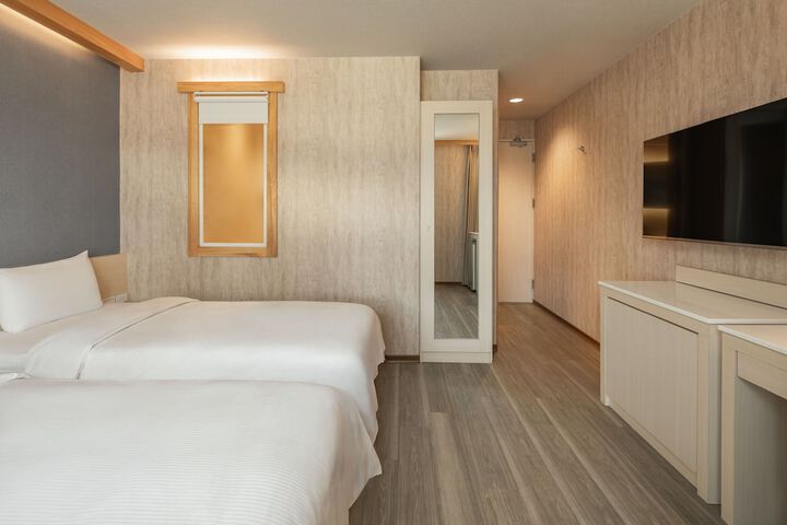 Room 12 of 64