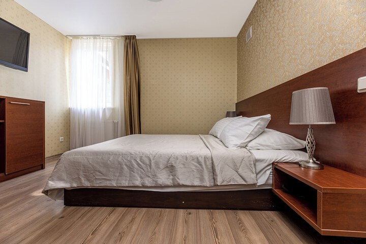 Room 37 of 214