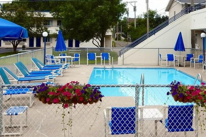 Pool 20 of 24