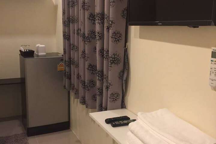 Room 6 of 19