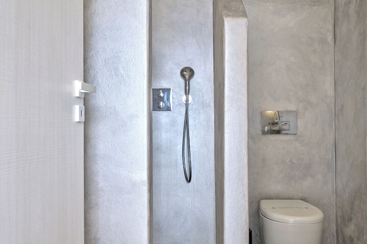 Room 73 of 103