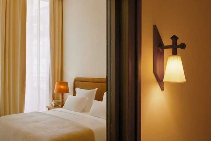 Room 35 of 61