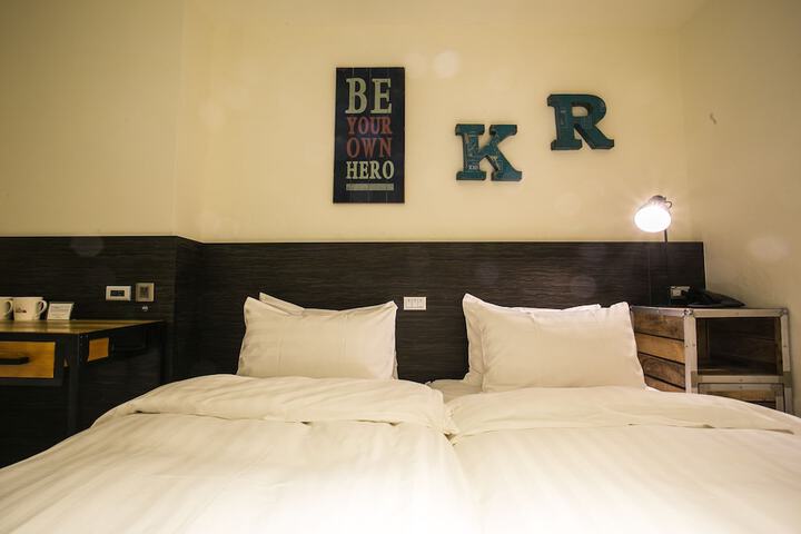 Room 11 of 37