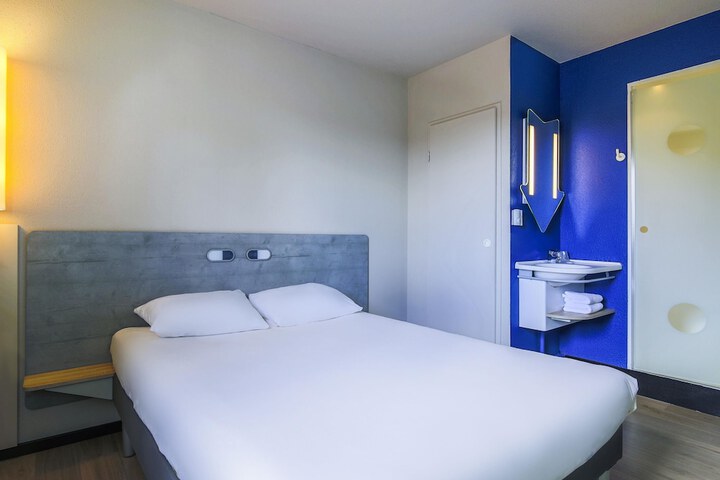 Room 12 of 51